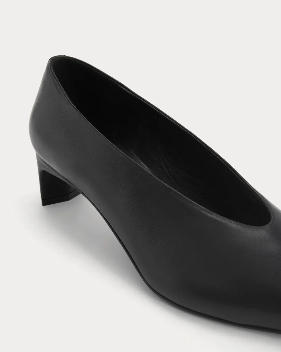 Made in Italy Almond-Toe Pump