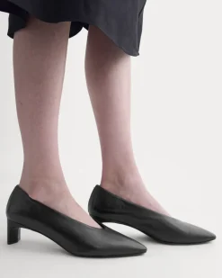 Made in Italy Almond-Toe Pump
